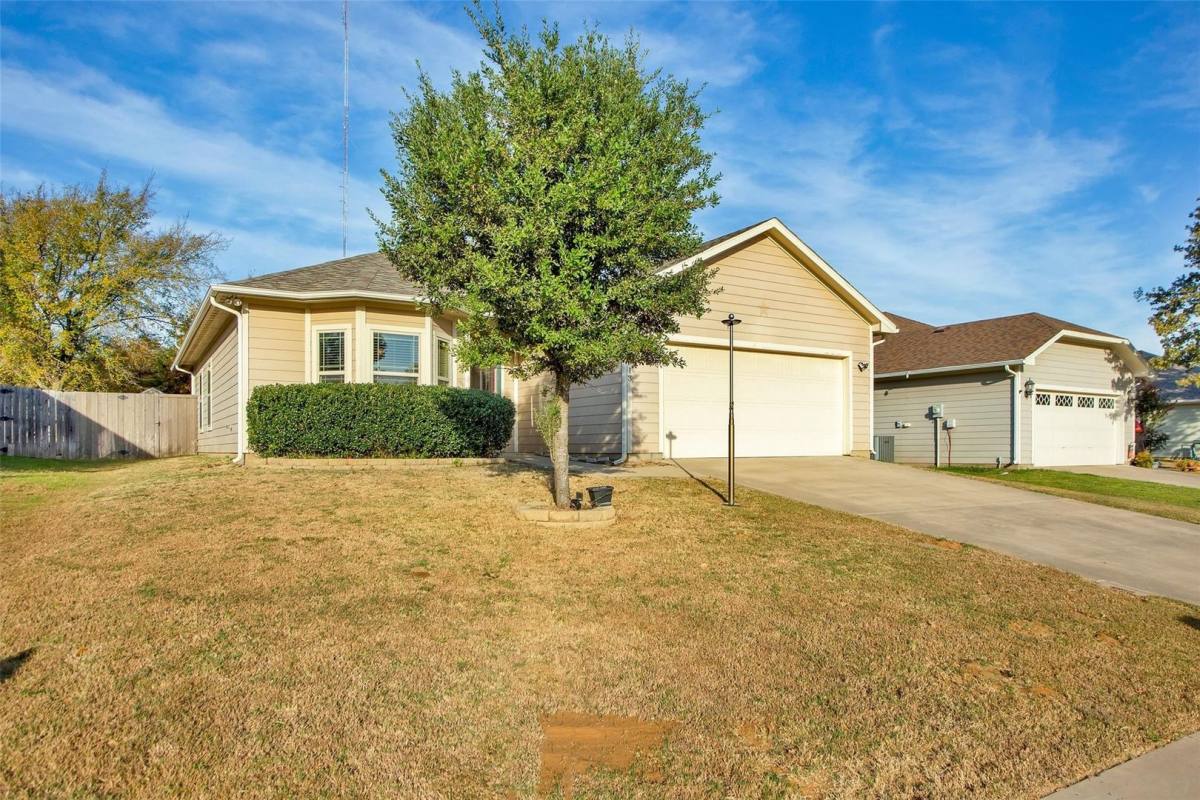 House for rent at 4813 Pinnacle Place, Denison, TX 75021