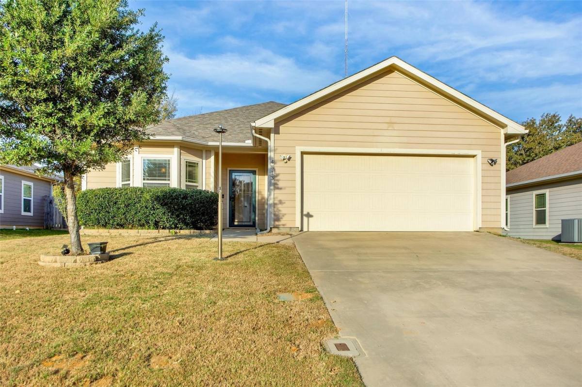 House for rent at 4813 Pinnacle Place, Denison, TX 75021