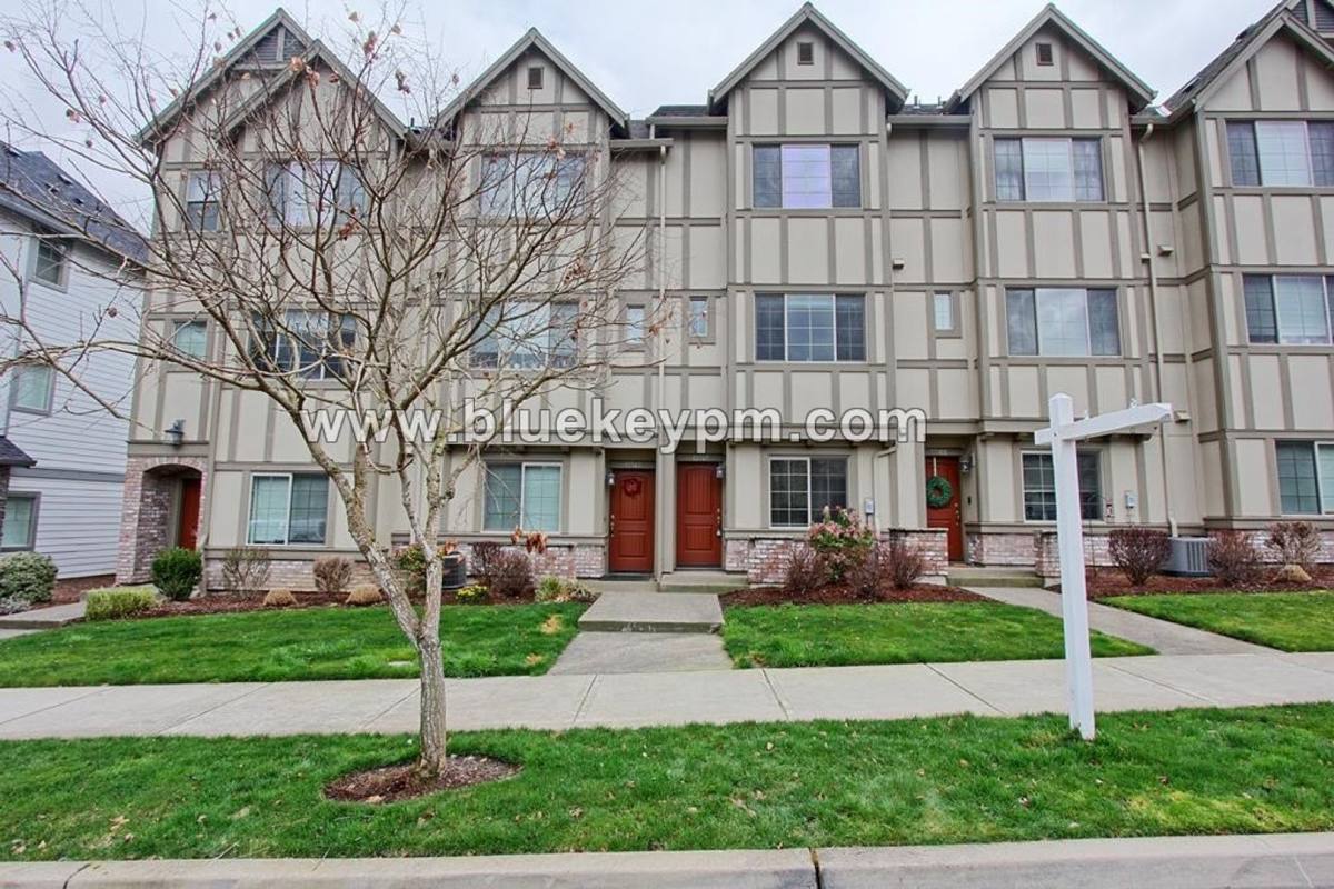 Townhouse for rent at 13747 SW Silent Fox Terrace, Sherwood, OR 97140