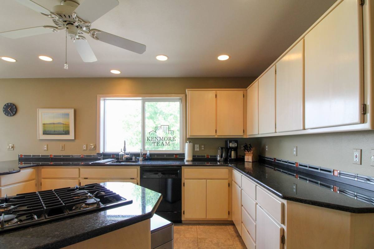 House for rent at 2141 N Columbia River Rd, Pasco, WA 99301