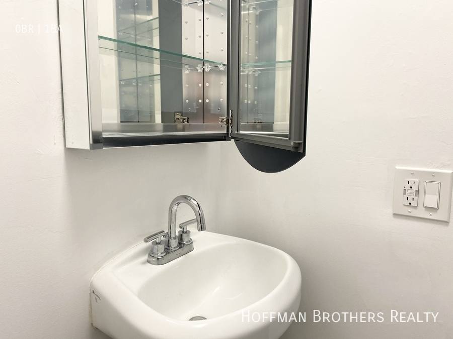 Apartment for rent at 30 Horizon Ave #5, Venice, CA 90291