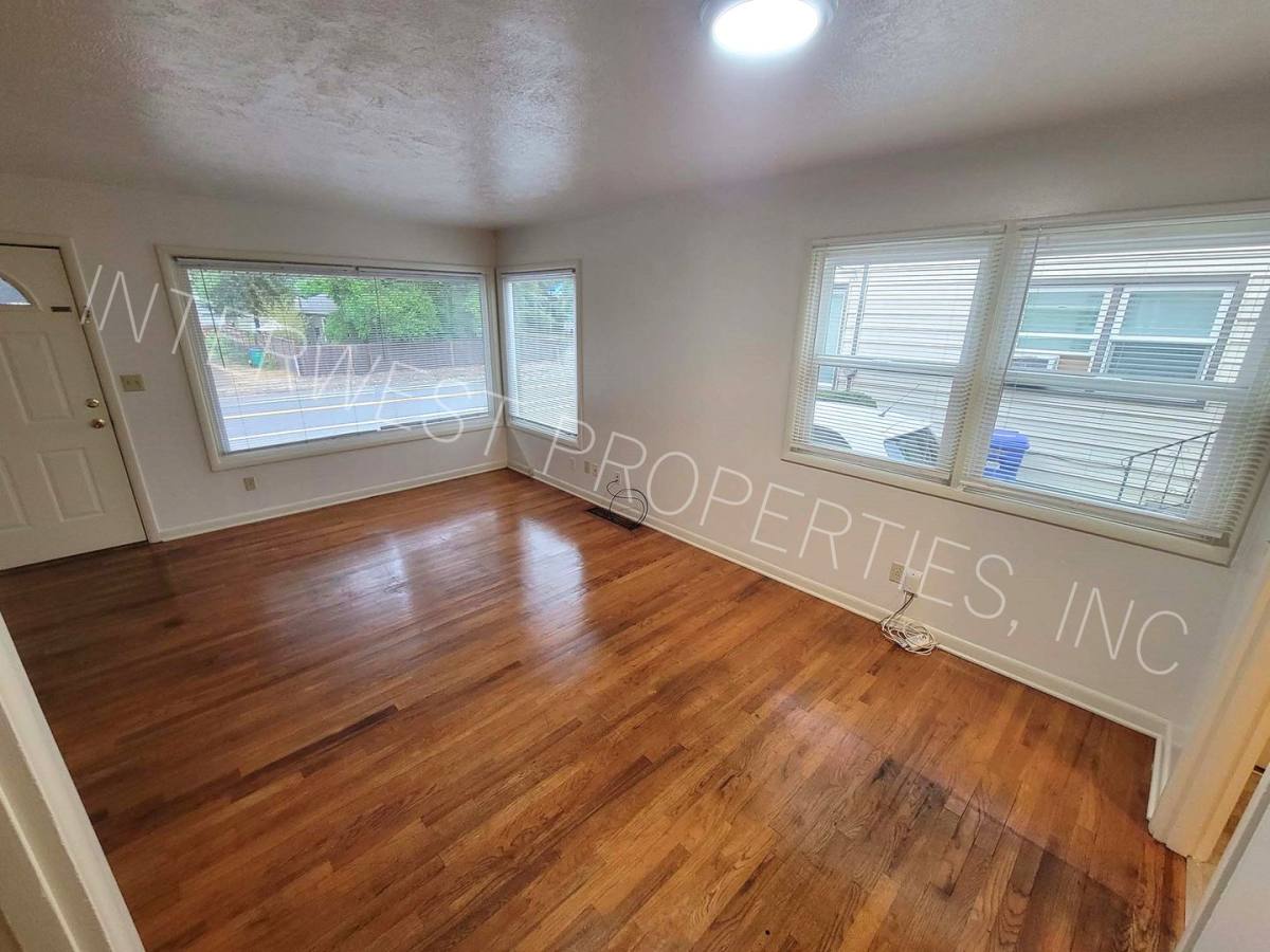 Apartment for rent at 7920-7932 SE Woodstock, Portland, OR 97206