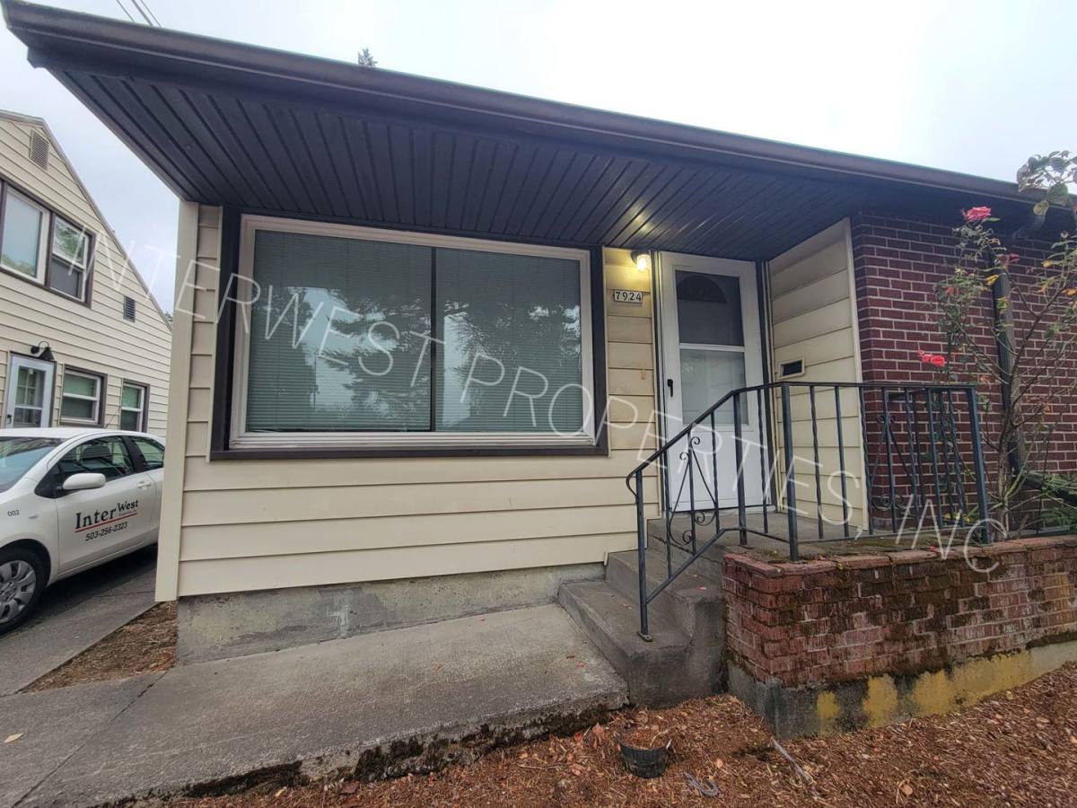 Apartment for rent at 7920-7932 SE Woodstock, Portland, OR 97206