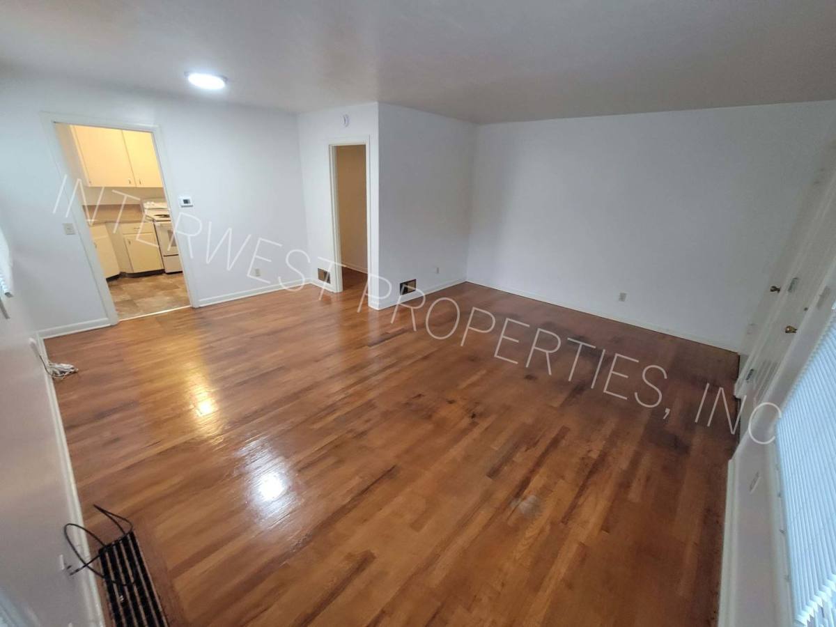 Apartment for rent at 7920-7932 SE Woodstock, Portland, OR 97206