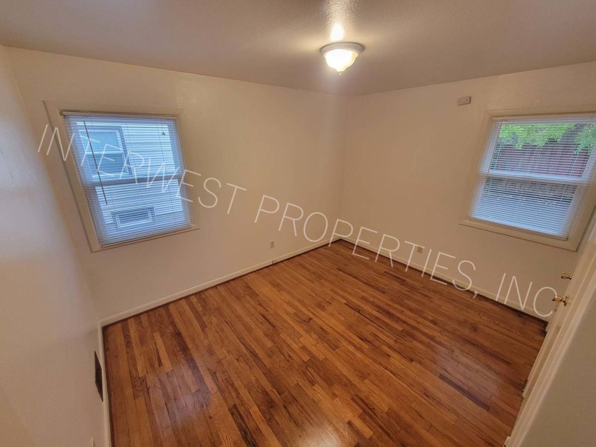 Apartment for rent at 7920-7932 SE Woodstock, Portland, OR 97206