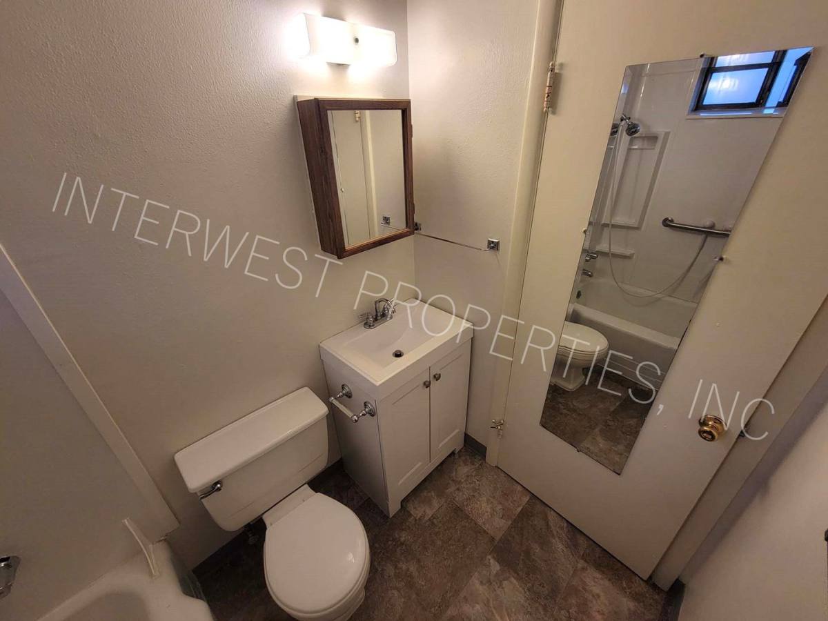 Apartment for rent at 7920-7932 SE Woodstock, Portland, OR 97206
