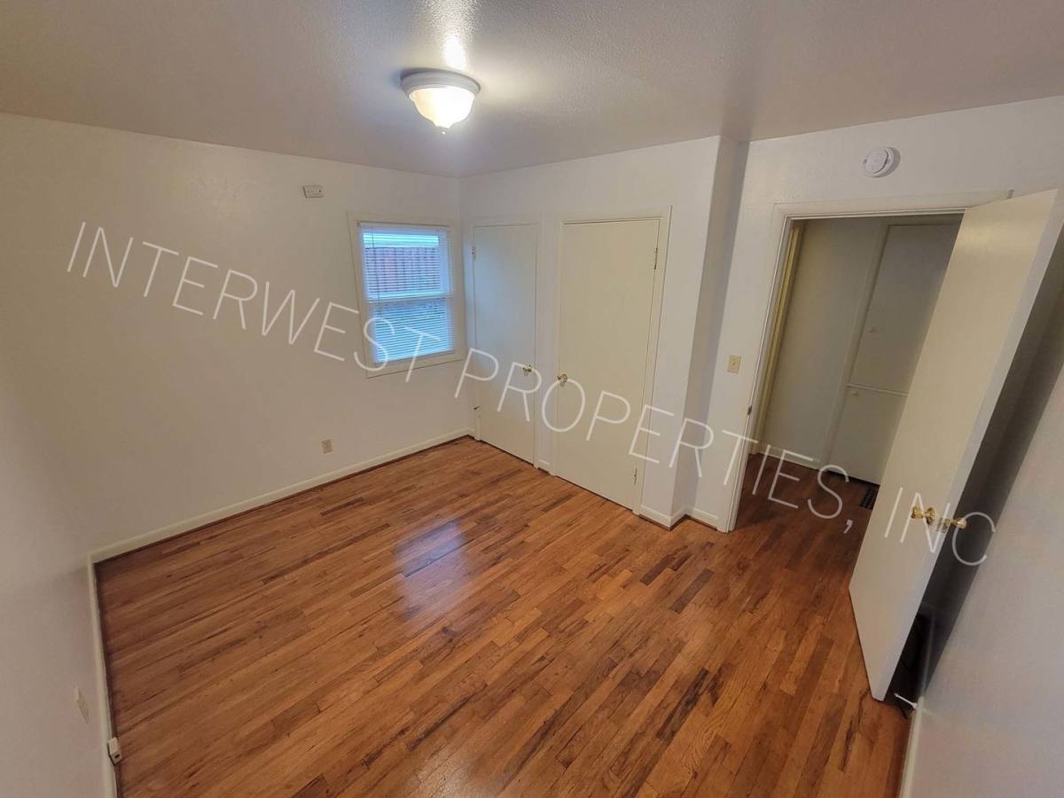 Apartment for rent at 7920-7932 SE Woodstock, Portland, OR 97206