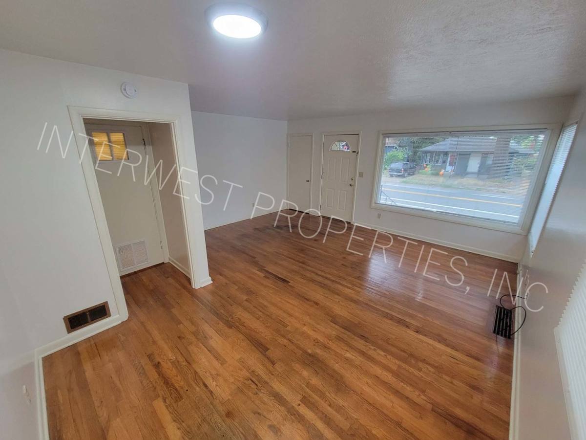 Apartment for rent at 7920-7932 SE Woodstock, Portland, OR 97206