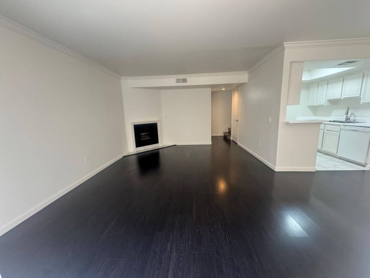 Apartment for rent at 13002 Riverside Dr, Sherman Oaks, CA 91423