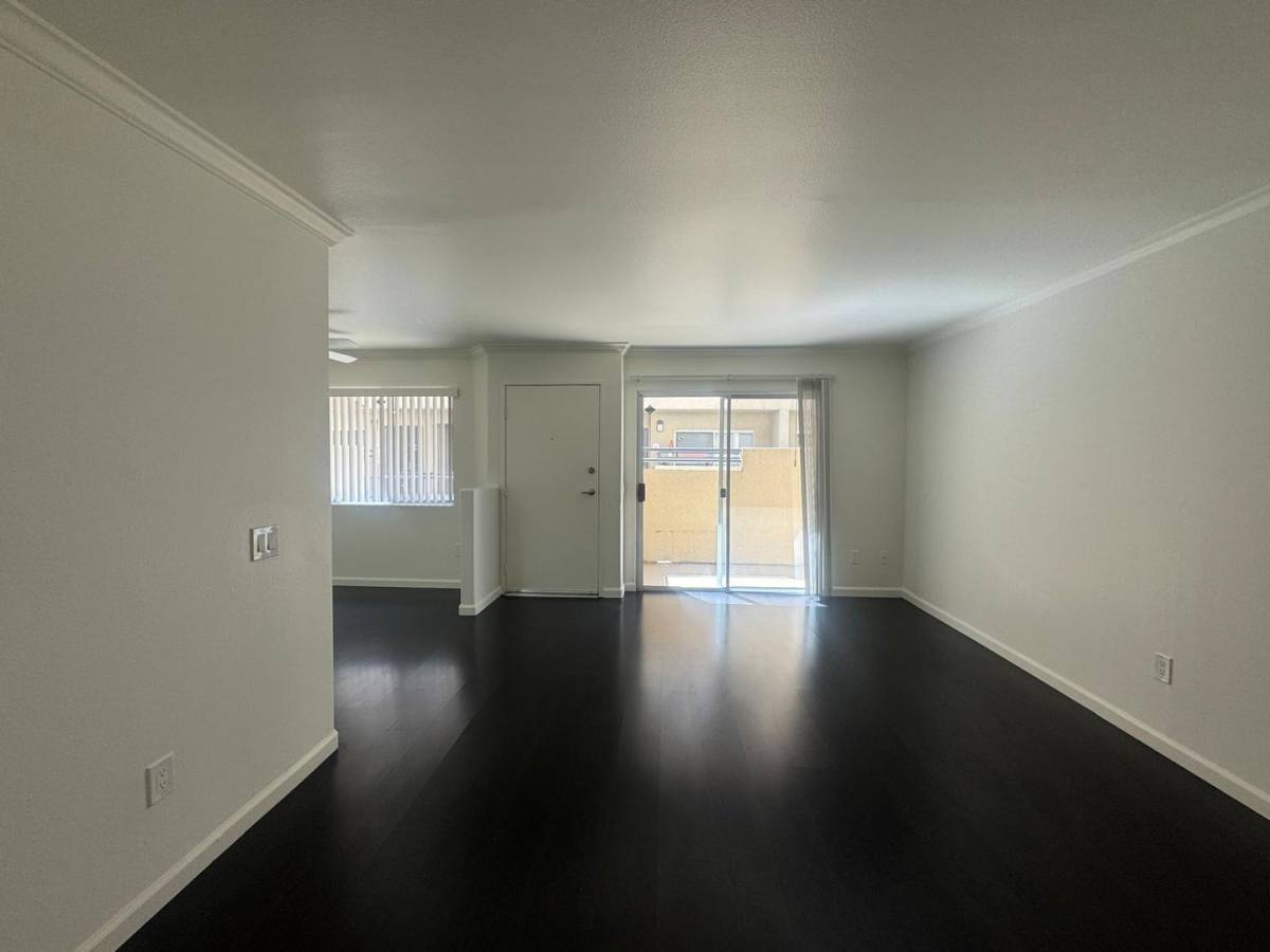 Apartment for rent at 13002 Riverside Dr, Sherman Oaks, CA 91423