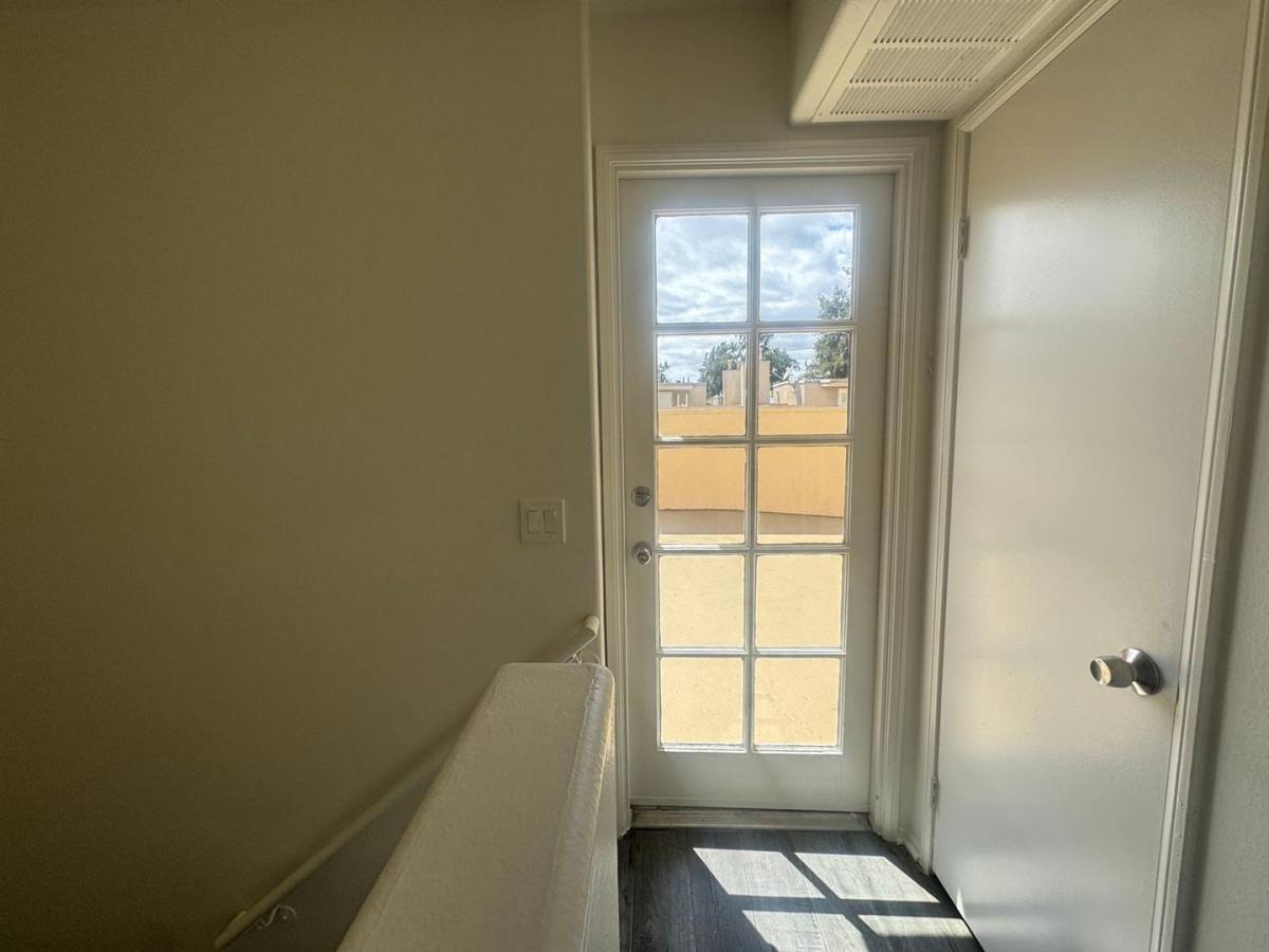 Apartment for rent at 13002 Riverside Dr, Sherman Oaks, CA 91423
