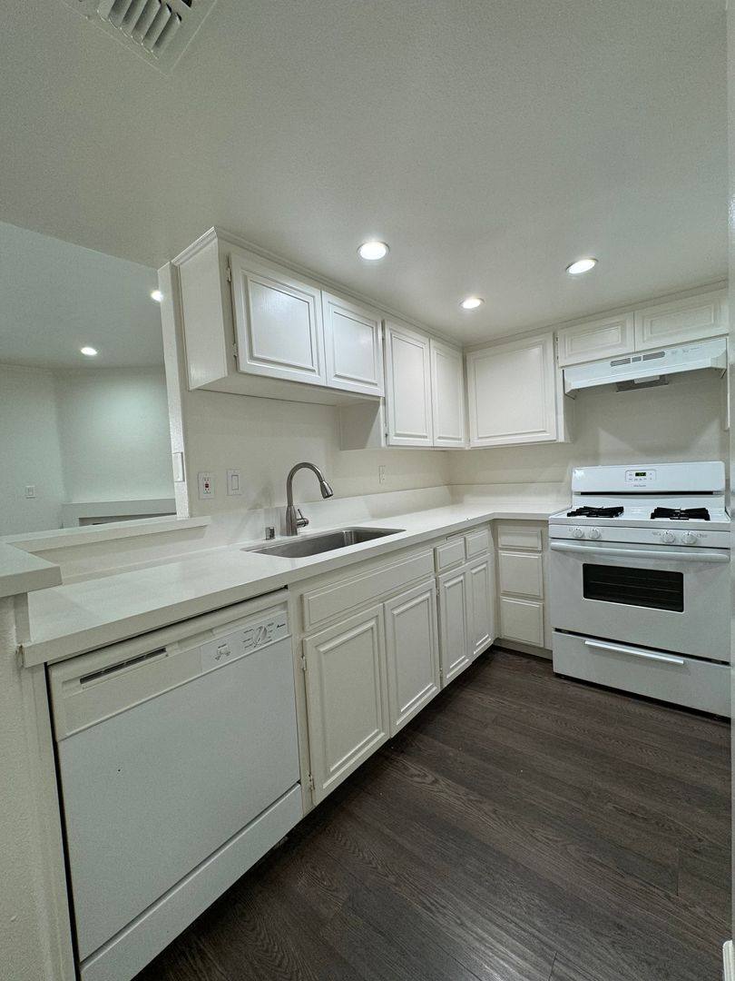 Apartment for rent at 13002 Riverside Dr, Sherman Oaks, CA 91423