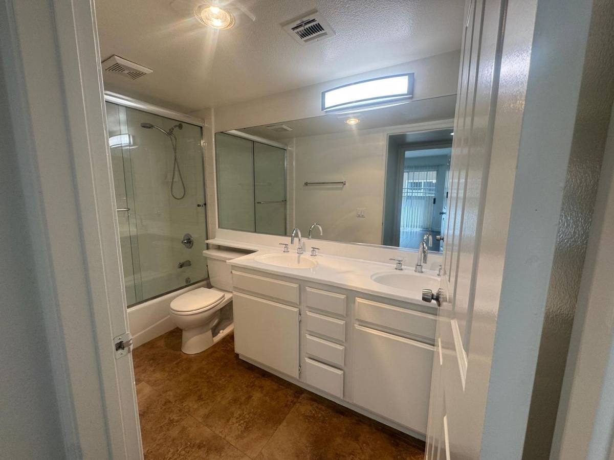 Apartment for rent at 13002 Riverside Dr, Sherman Oaks, CA 91423