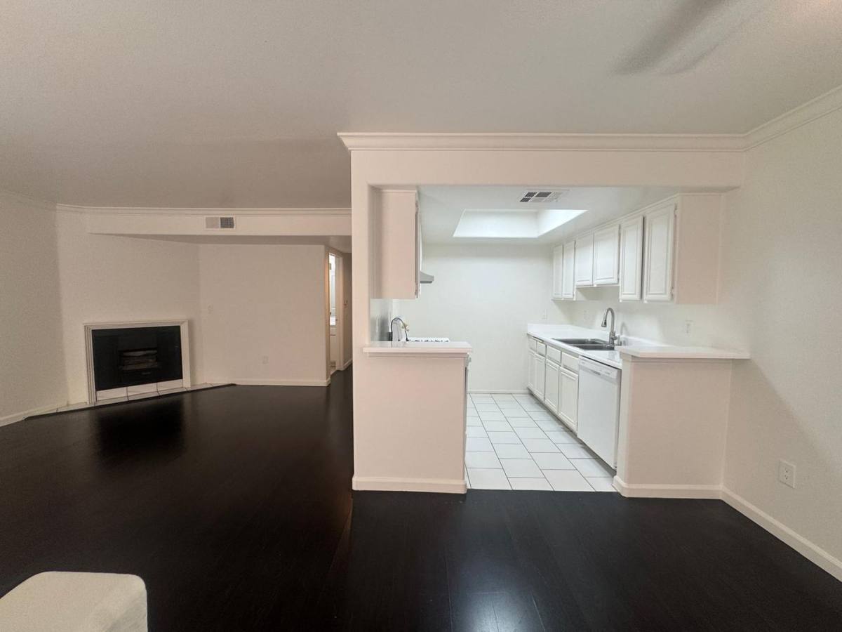 Apartment for rent at 13002 Riverside Dr, Sherman Oaks, CA 91423