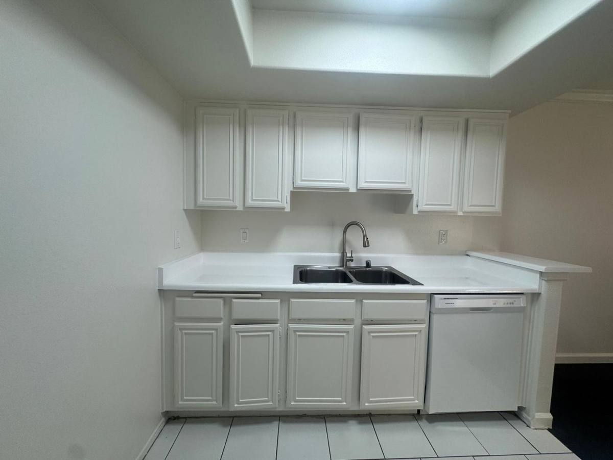 Apartment for rent at 13002 Riverside Dr, Sherman Oaks, CA 91423