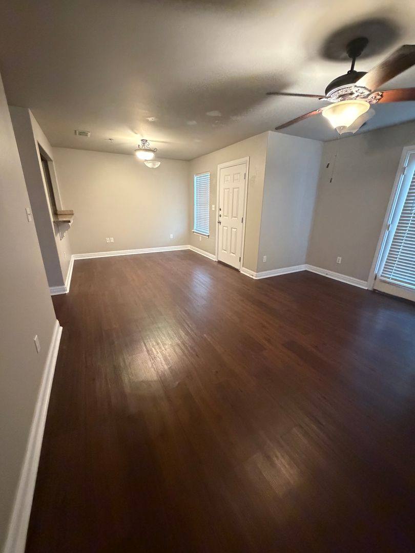 Apartment for rent at 680 E Ocean Blvd, Los Fresnos, TX 78566