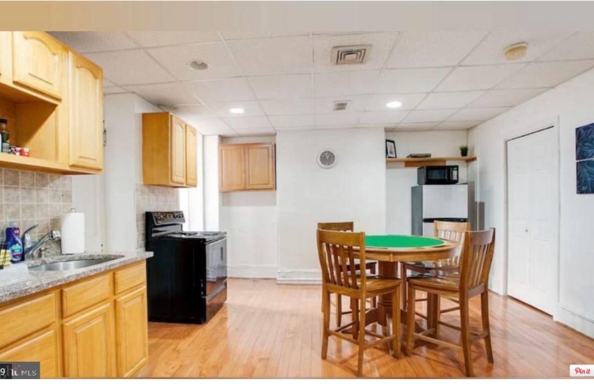 Apartment for rent at 1837 Chestnut St, Philadelphia, PA 19103
