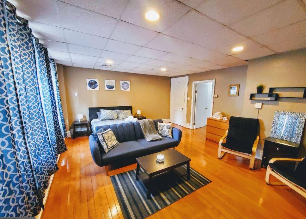 Apartment for rent at 1837 Chestnut St, Philadelphia, PA 19103