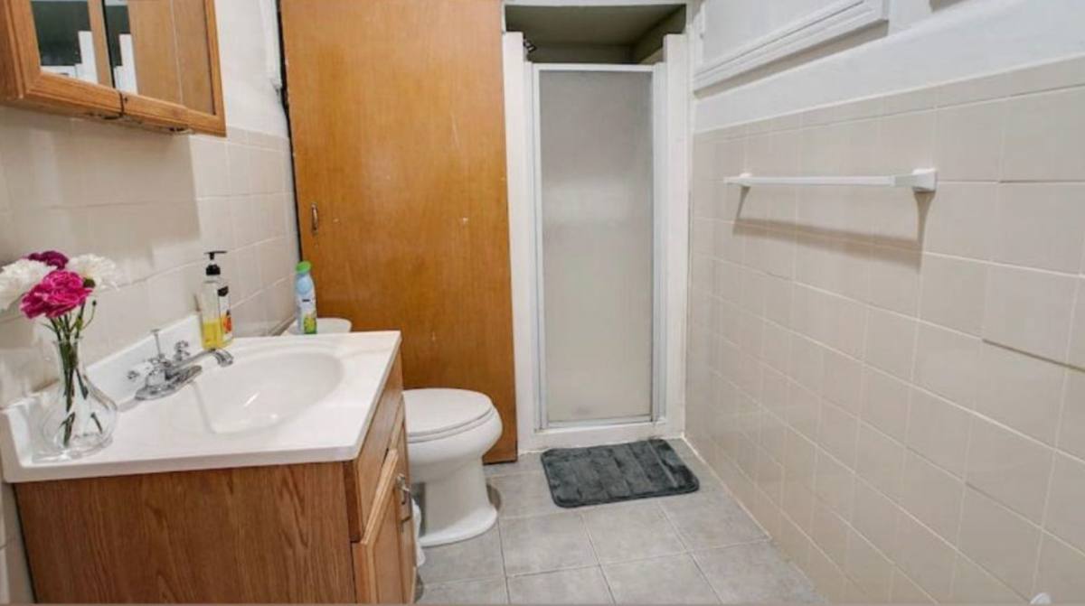 Apartment for rent at 1837 Chestnut St, Philadelphia, PA 19103