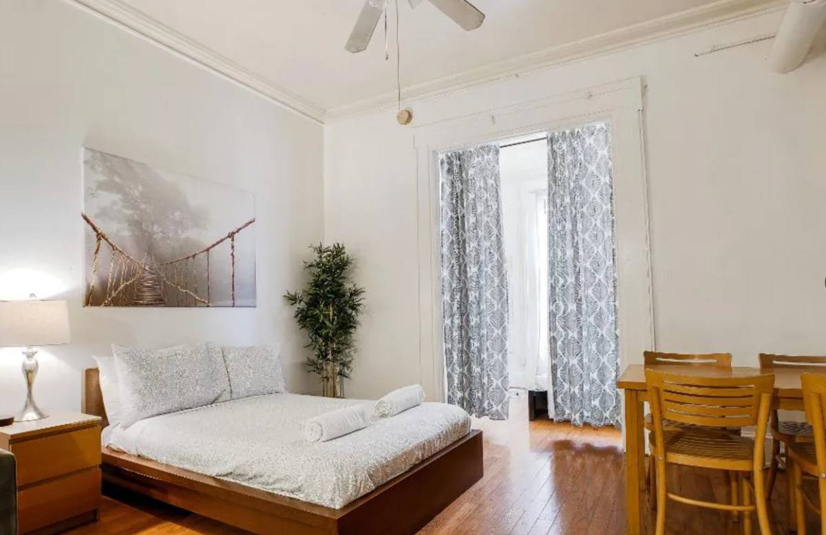 Apartment for rent at 1837 Chestnut St, Philadelphia, PA 19103
