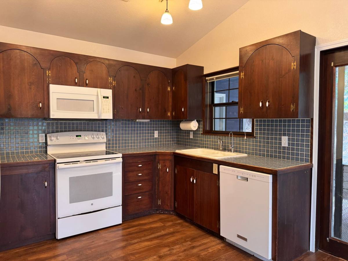 House for rent at 104 N 14th St, Selah, WA 98942