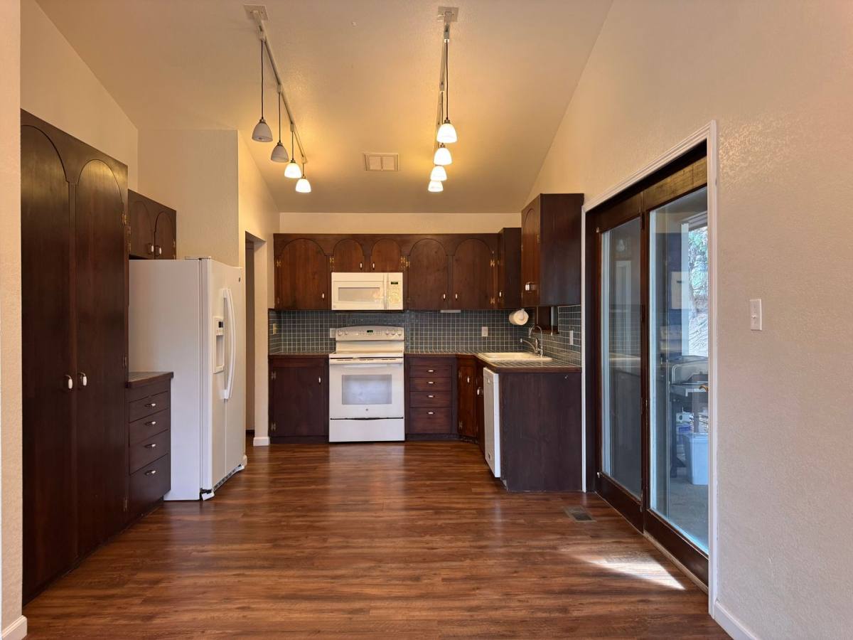 House for rent at 104 N 14th St, Selah, WA 98942