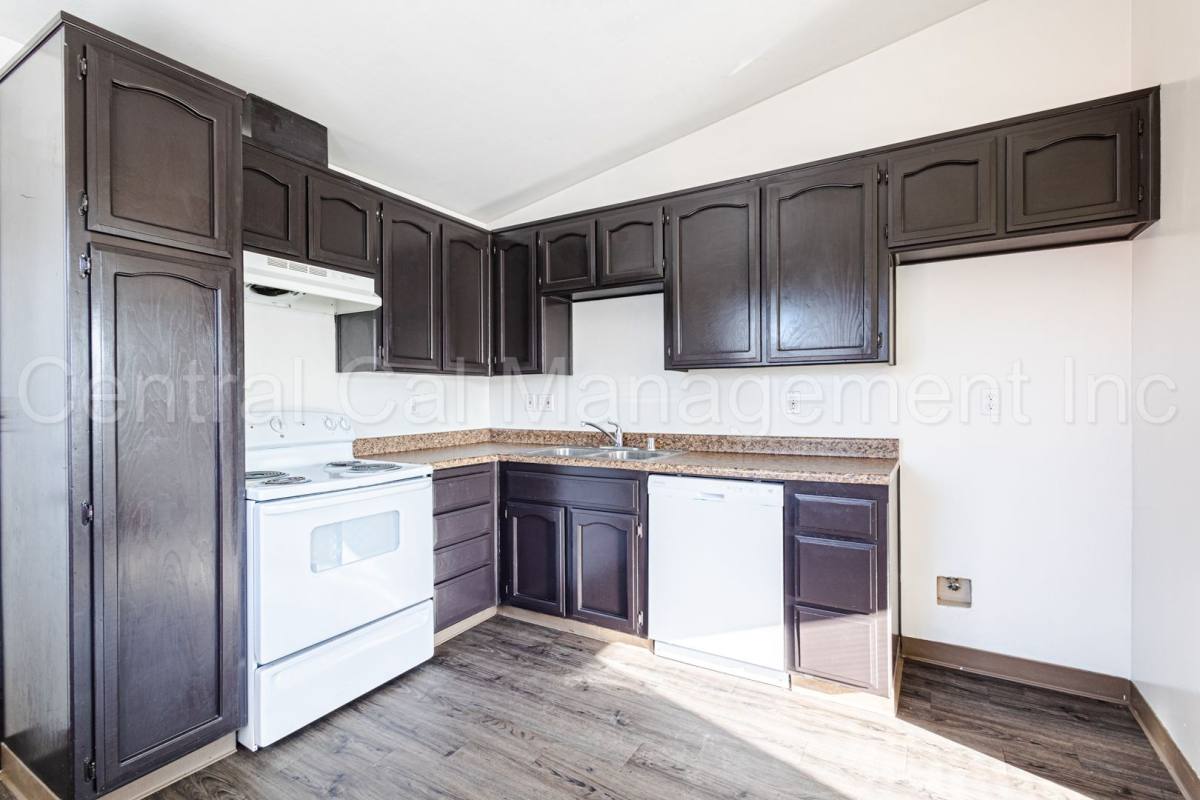 House for rent at 1905 McCray St, Bakersfield, CA 93308