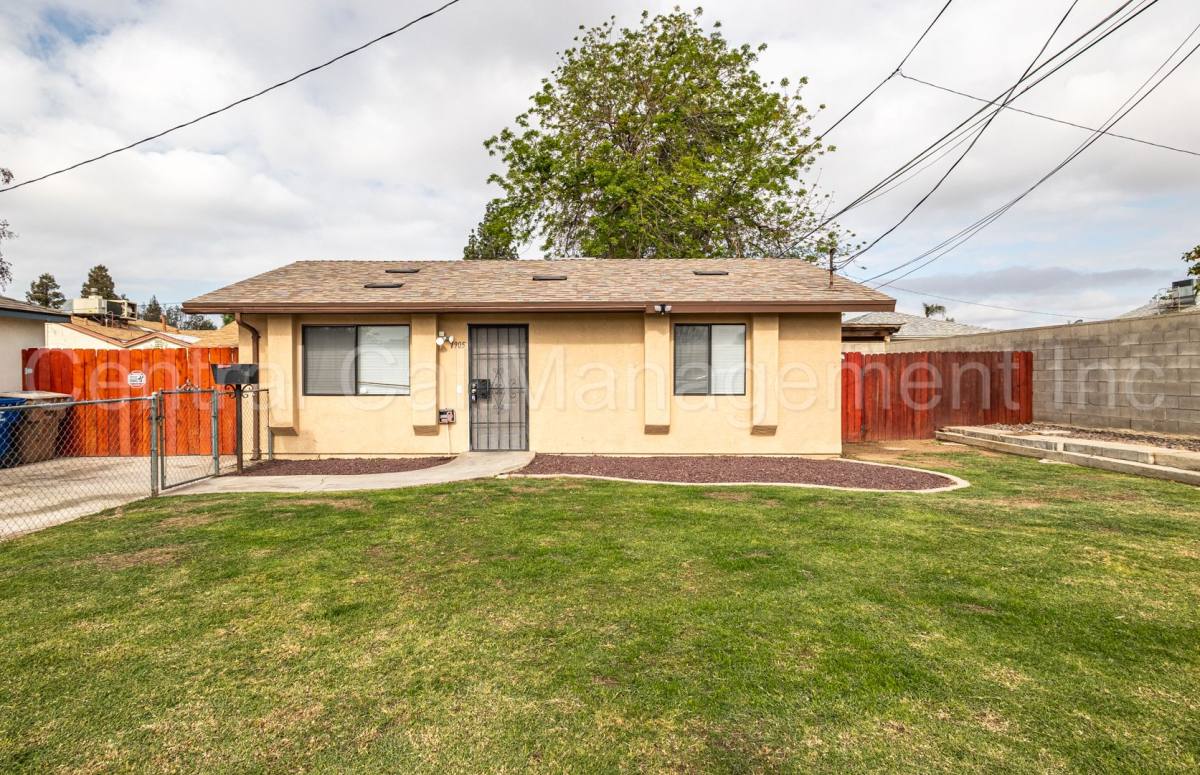House for rent at 1905 McCray St, Bakersfield, CA 93308