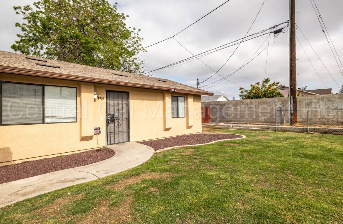 House for rent at 1905 McCray St, Bakersfield, CA 93308