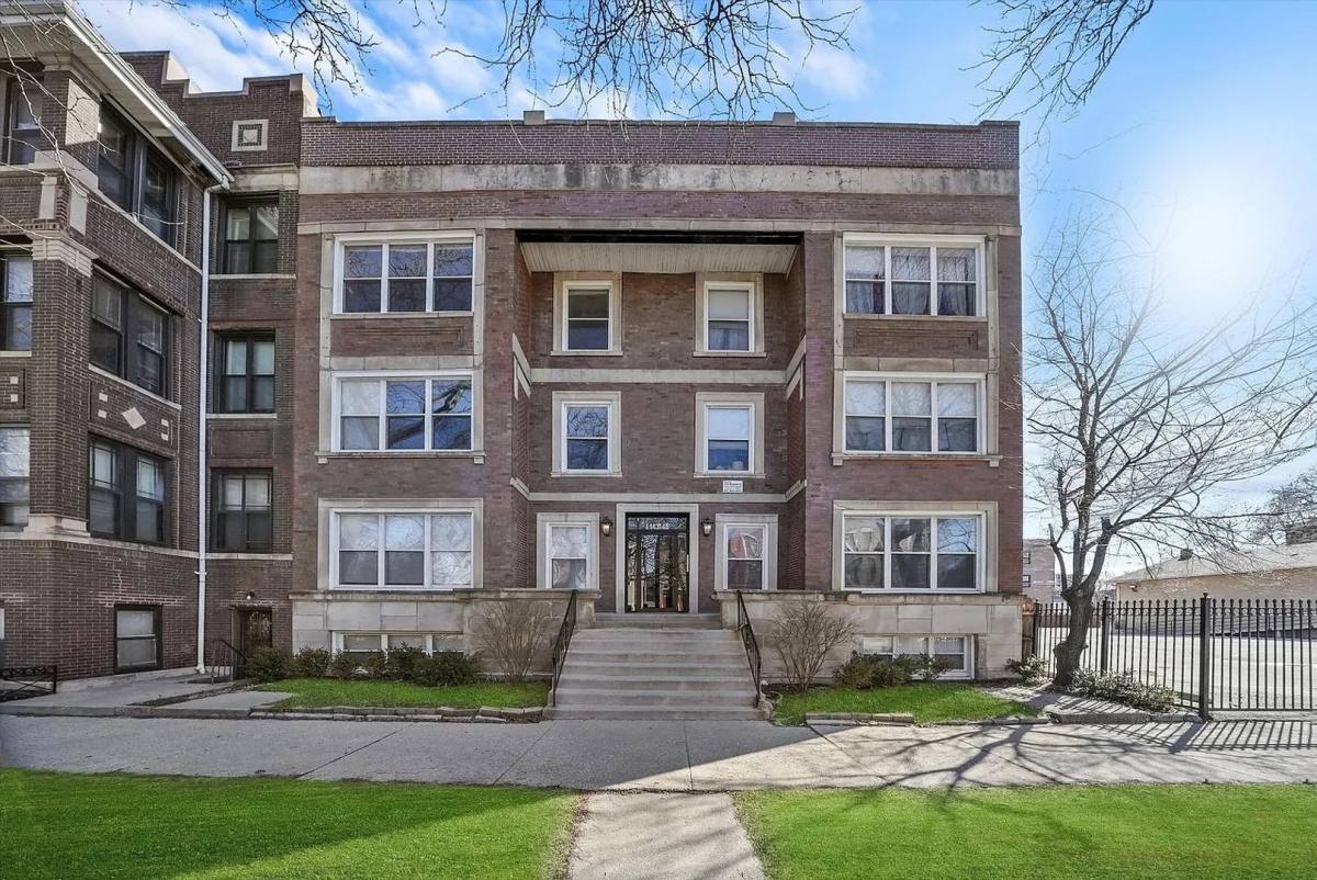 Apartment for rent at 4145 S Michigan Ave, Chicago, IL 60653