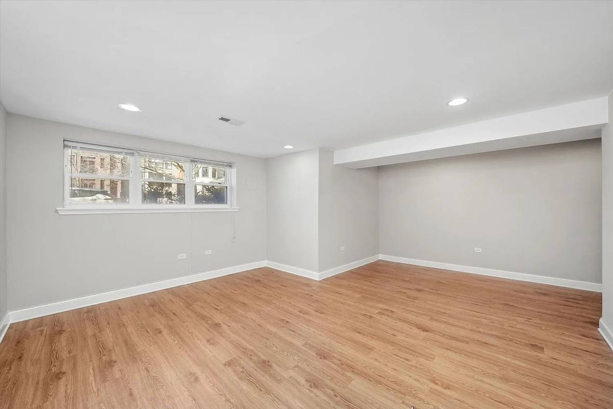 Apartment for rent at 4145 S Michigan Ave, Chicago, IL 60653