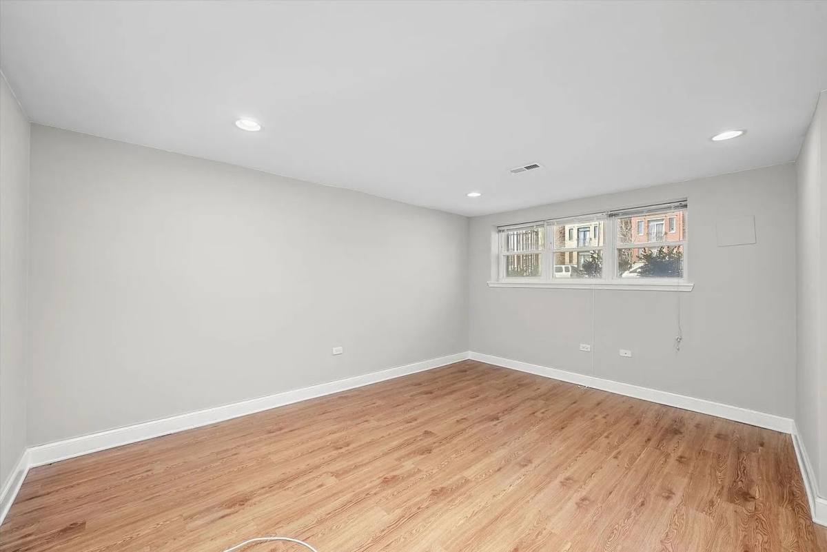 Apartment for rent at 4145 S Michigan Ave, Chicago, IL 60653