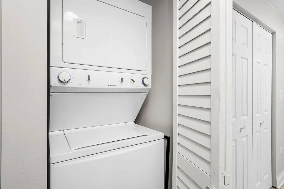 Apartment for rent at 4145 S Michigan Ave, Chicago, IL 60653