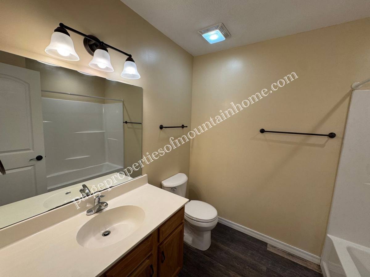 Apartment for rent at 56 N Star Circle, Mountain Home, AR 72653