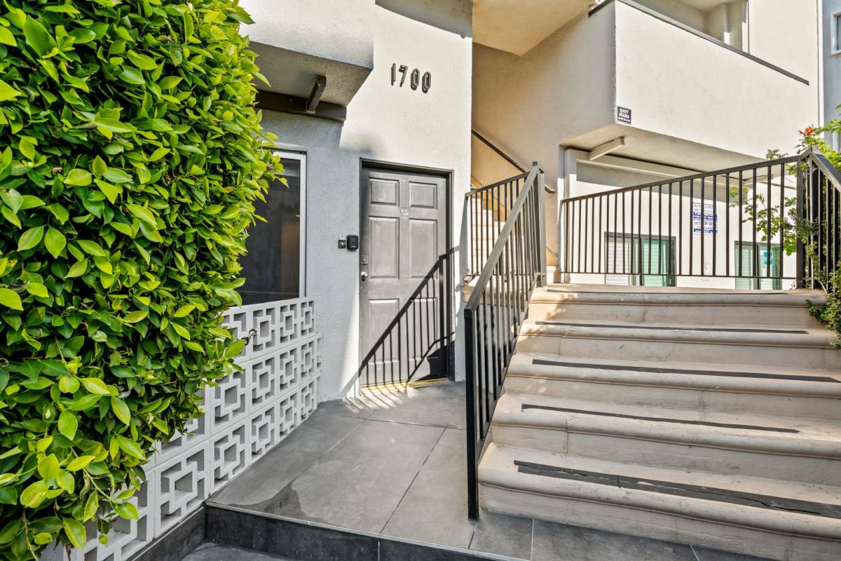 Apartment for rent at 1700 Malcolm Ave, Los Angeles, CA 90024