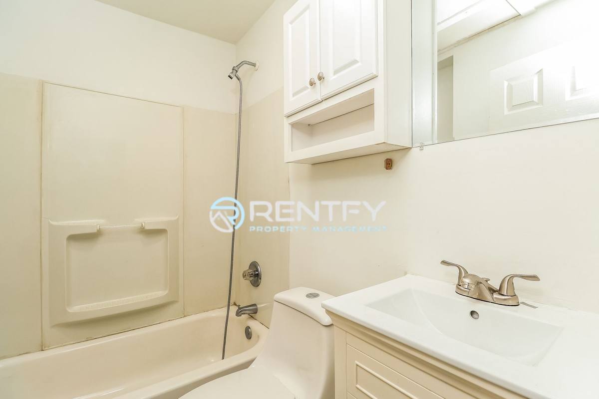 Apartment for rent at 303 E Ingle St #B, Dallas, NC 28034