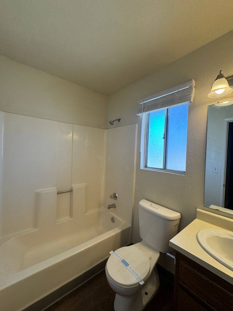Apartment for rent at 4208 White Lane, Bakersfield, CA 93309