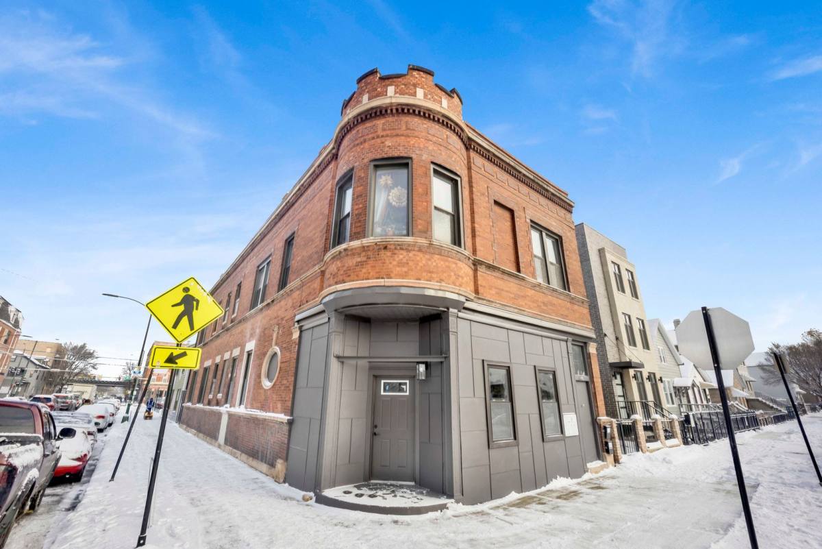Apartment for rent at 1956 W 21st Place, Chicago, IL 60608