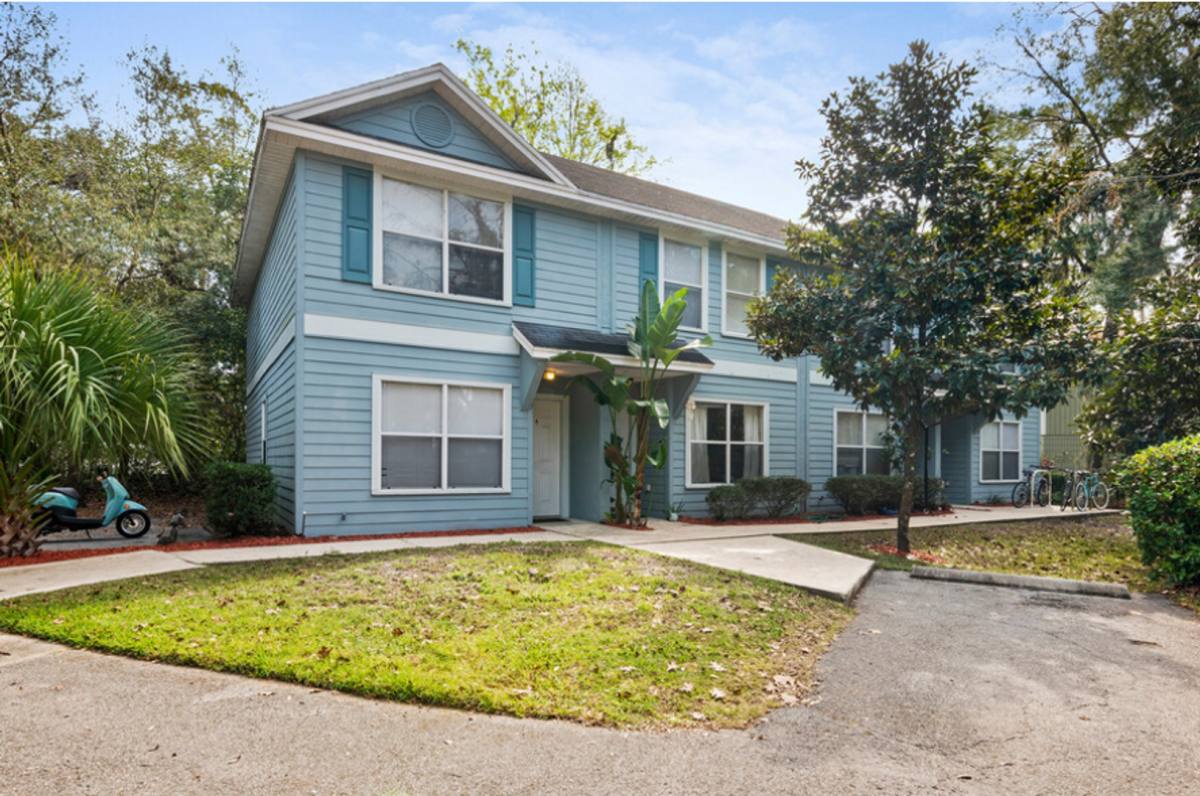 Apartment for rent at 610 SW 11th Lane, Gainesville, FL 32601
