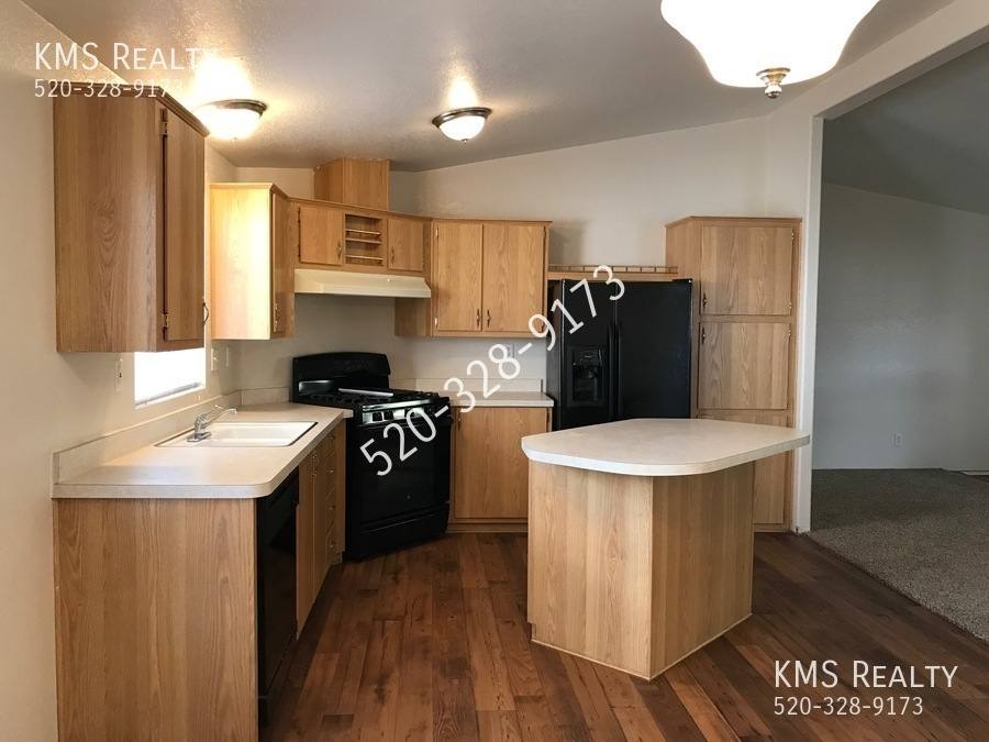 House for rent at 4861 N River Vista Dr, Tucson, AZ 85705