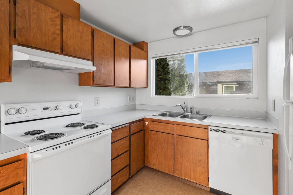 Apartment for rent at 395 S Oak Harbor St, Oak Harbor, WA 98277