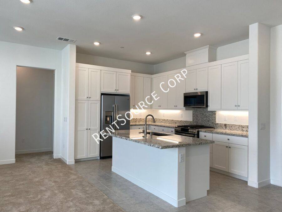 Townhouse for rent at 26955 W Prospector Rd #305, Stevenson Ranch, CA 91381