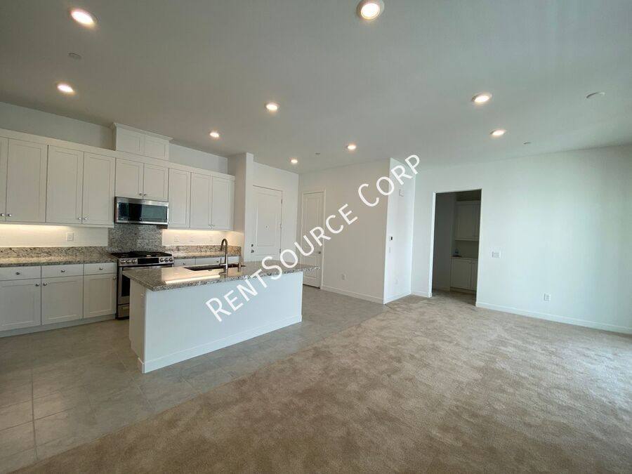 Townhouse for rent at 26955 W Prospector Rd #305, Stevenson Ranch, CA 91381