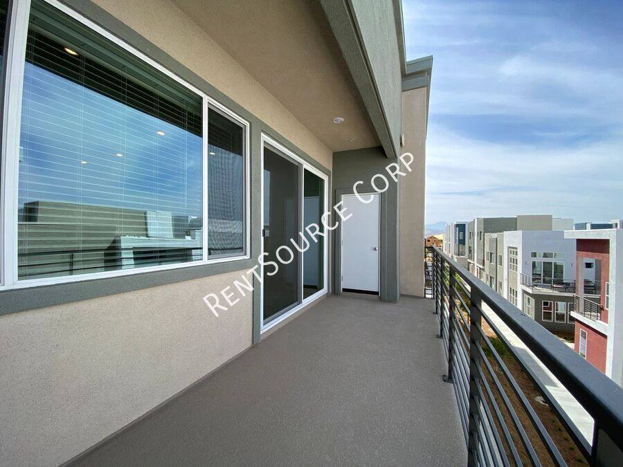 Townhouse for rent at 26955 W Prospector Rd #305, Stevenson Ranch, CA 91381