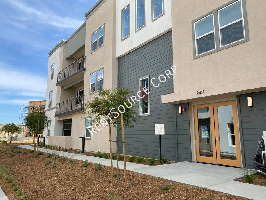 Townhouse for rent at 26955 W Prospector Rd #305, Stevenson Ranch, CA 91381