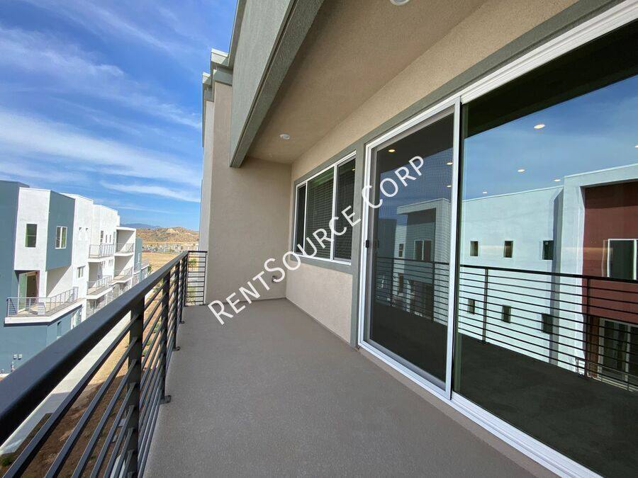 Townhouse for rent at 26955 W Prospector Rd #305, Stevenson Ranch, CA 91381