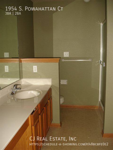 House for rent at 1954 S Powahattan Court, Independence, MO 64057
