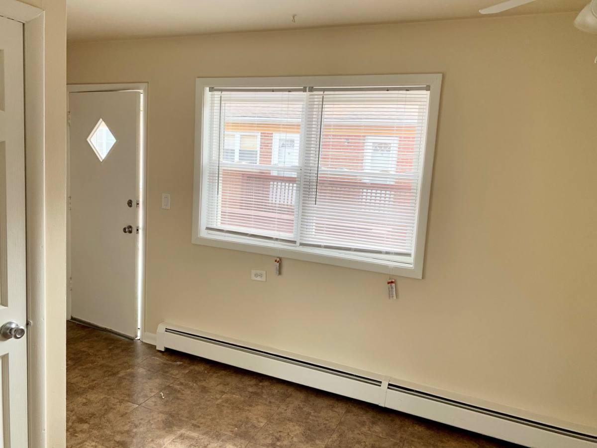 Apartment for rent at 410-440 W Palatine Rd, Palatine, IL 60067