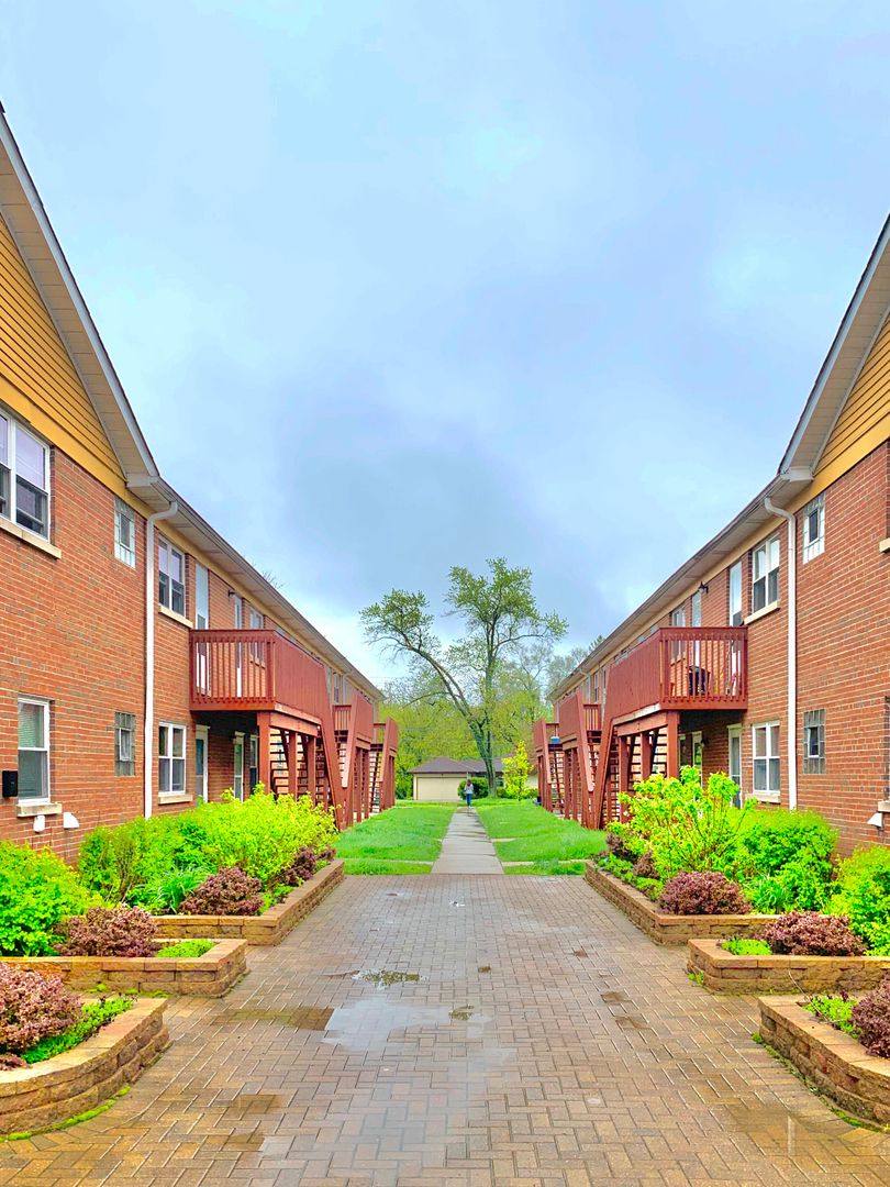 Apartment for rent at 410-440 W Palatine Rd, Palatine, IL 60067
