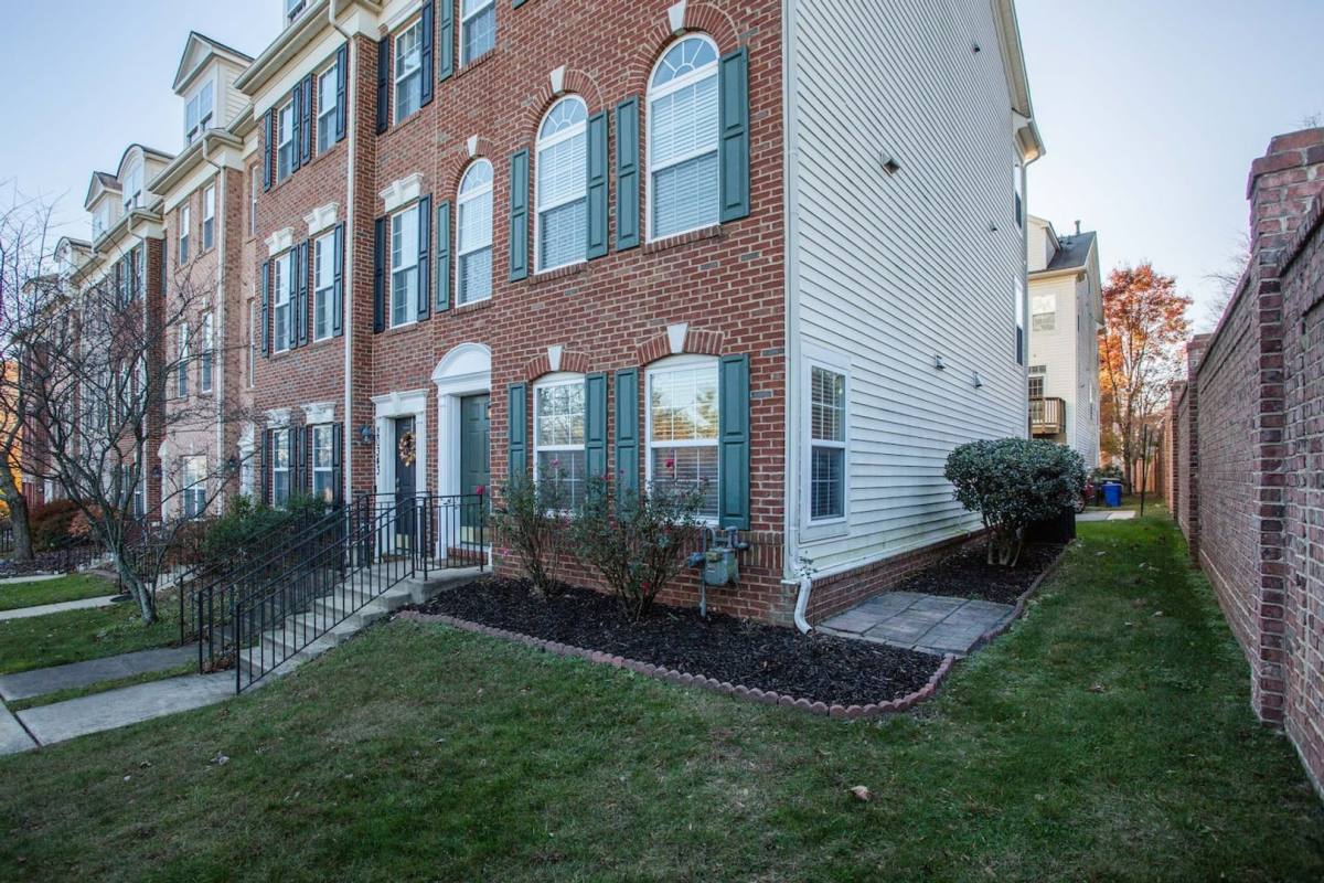 Townhouse for rent at 20345 Notting Hill Way, Germantown, MD 20876